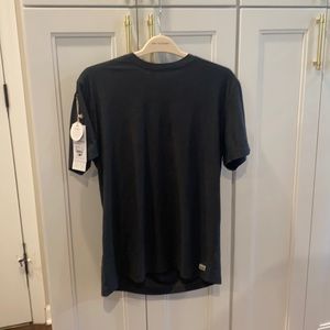 vuori men’s large strato tech tee